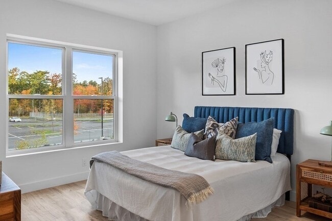 Building Photo - 635 Main St