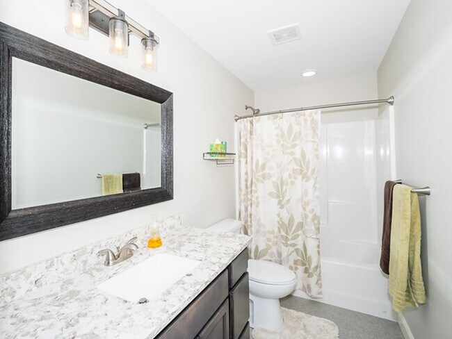 Building Photo - Beautiful 5 Bedroom Single Family Home