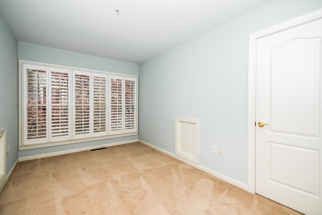 Building Photo - 87 Heron Lane