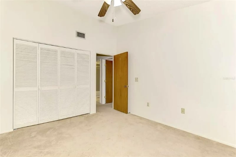 Building Photo - 979 Sunridge Dr