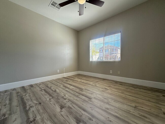 Building Photo - 4 Bedroom Home + Downstairs Office | Move-In Ready