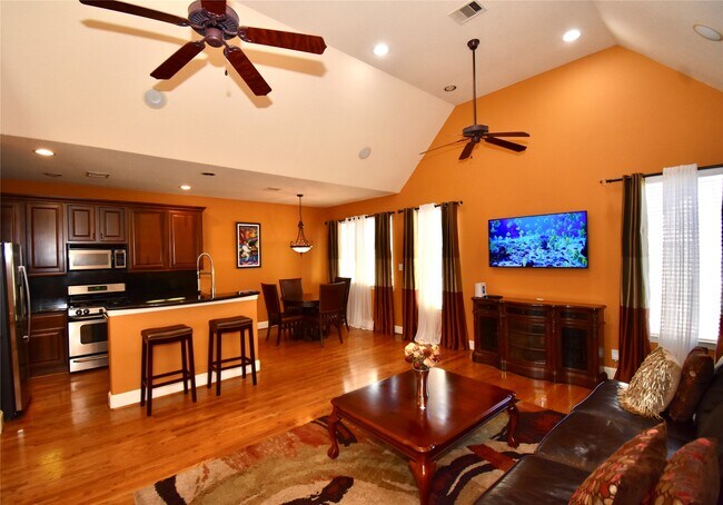 Building Photo - 326 Gregg St