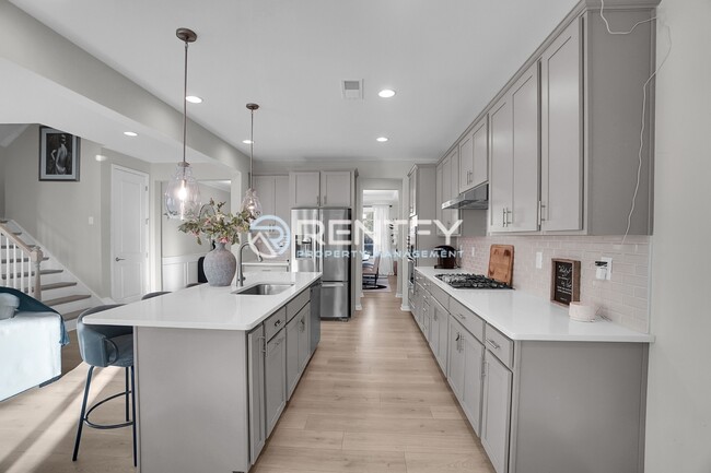 Building Photo - 211 Tetcott St