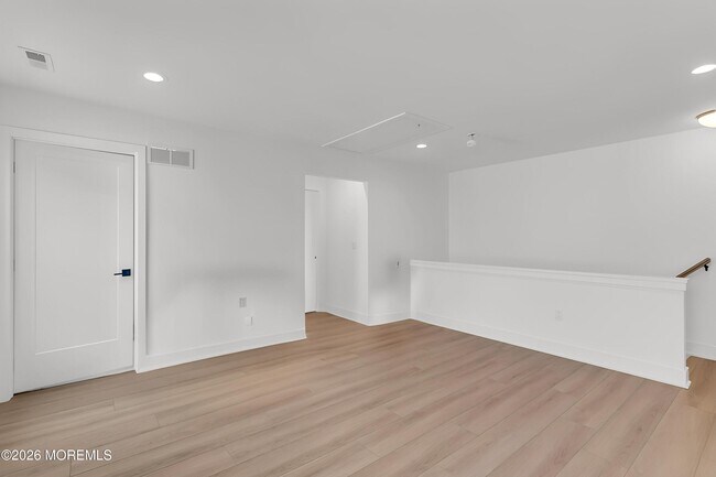 Building Photo - 113 Mustang Dr