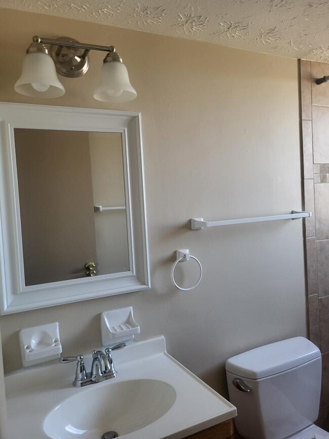 Building Photo - 20-32 Church St