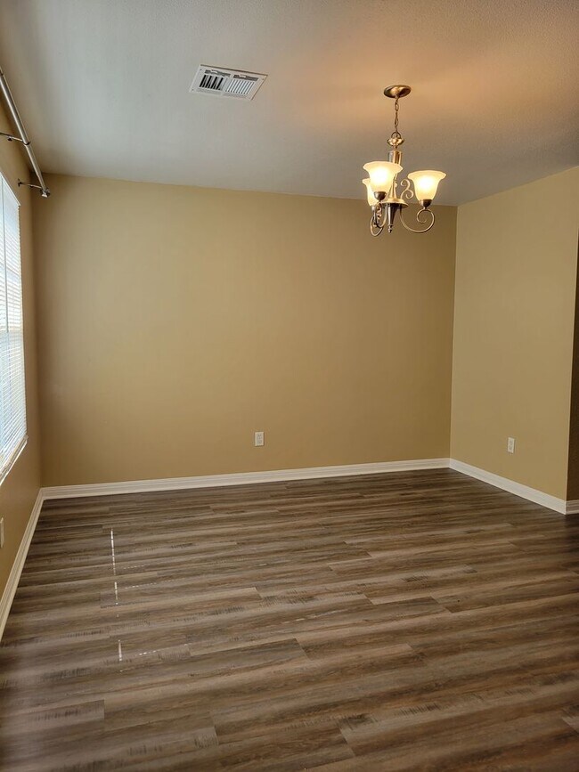 Building Photo - 2611 Echo Dr