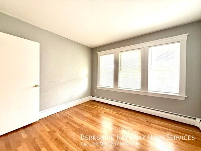 Building Photo - 879 Broadway-2