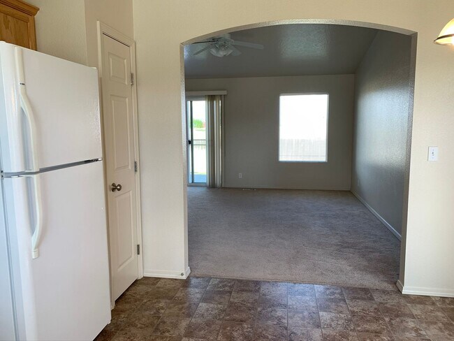 Building Photo - Adorable 3 bed 2 bath home in a quite Cald...