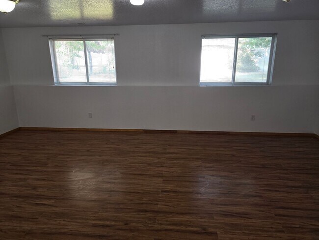 Building Photo - Spacious 4 bedroom 3.5 Bath Home for Rent ...