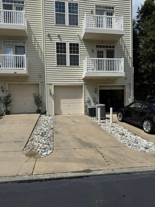 Building Photo - 2503 Eastbourne Dr