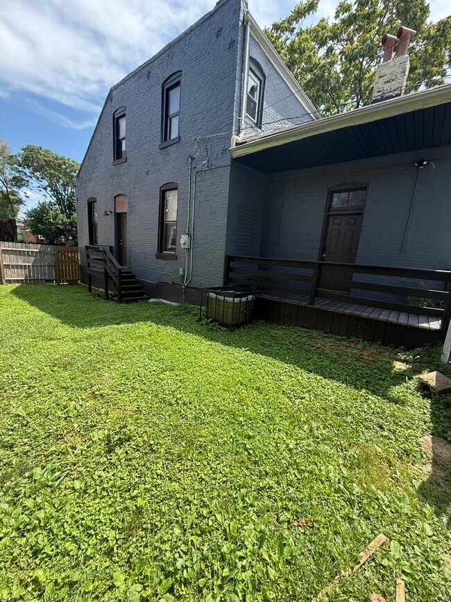 Primary Photo - 2634 Arsenal St