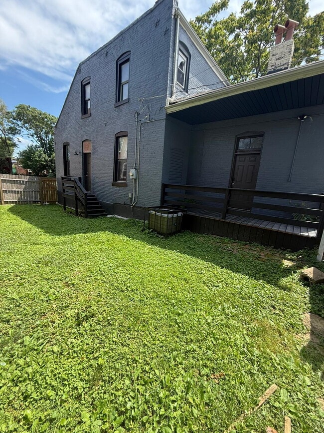 Primary Photo - 2636 Arsenal St