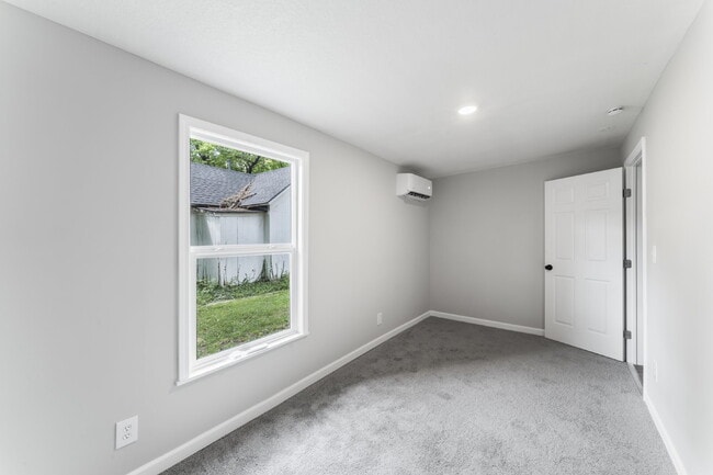 Building Photo - 321 Mill St