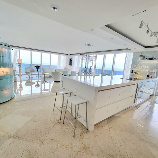 Building Photo - 1830 S Ocean Dr