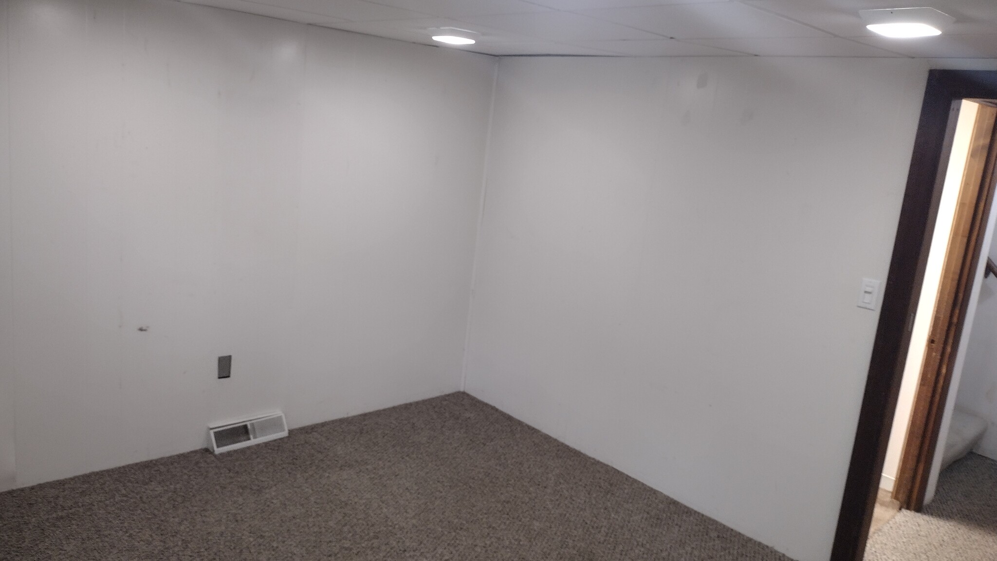 Basement room - 82 Union St