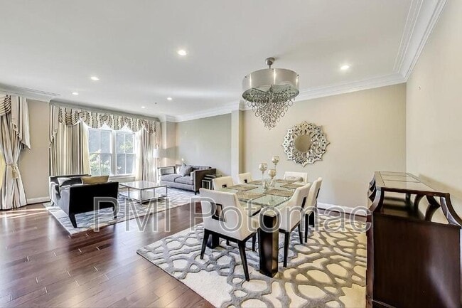 Building Photo - 10821 Symphony Park Dr