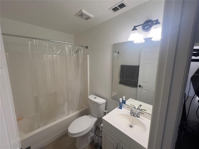 Building Photo - 825 Charles Ave