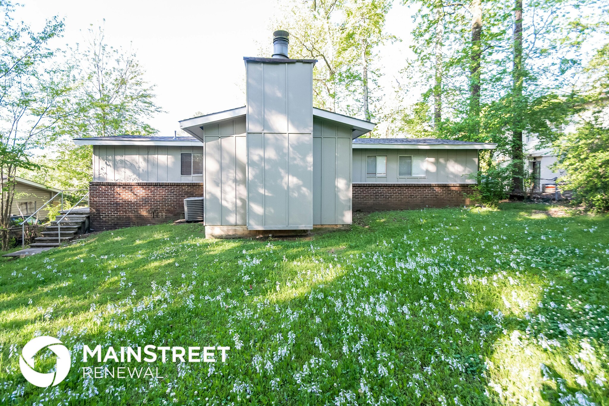 Building Photo - 1309 Lake Ln NE