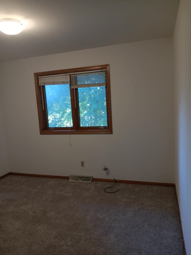 Building Photo - 2651 Stanbrook St
