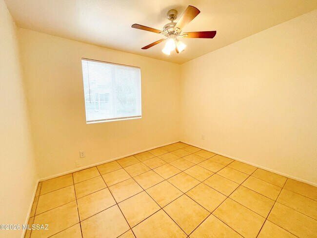 Building Photo - 1404 W Fresno St