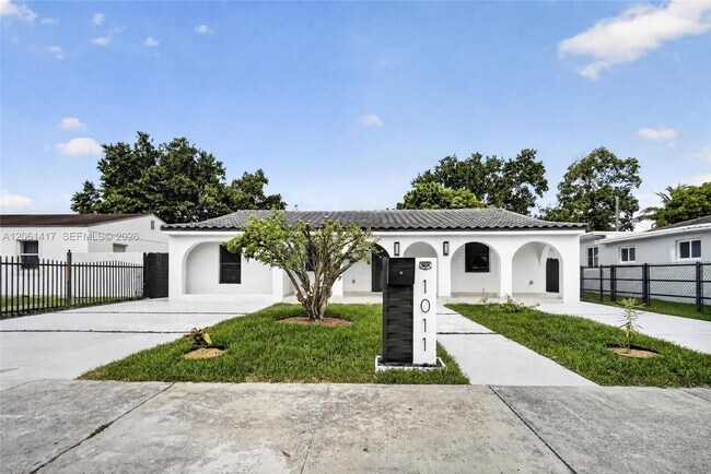 Building Photo - 1011 NW 30th Ct