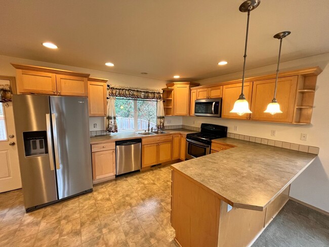 Building Photo - 3 Story, Large Home, Next to a Park with V...