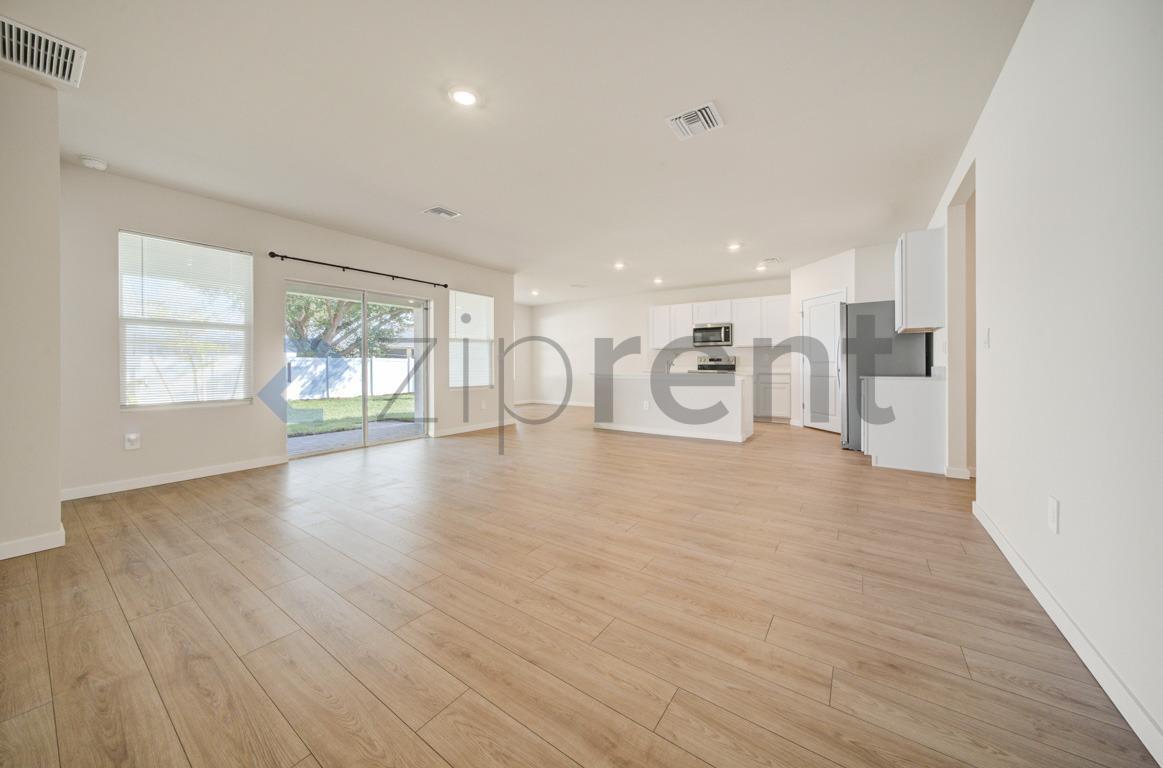 Building Photo - 707 NW 2nd Ln