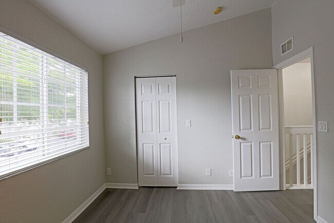 Building Photo - Cypress Landing 10067