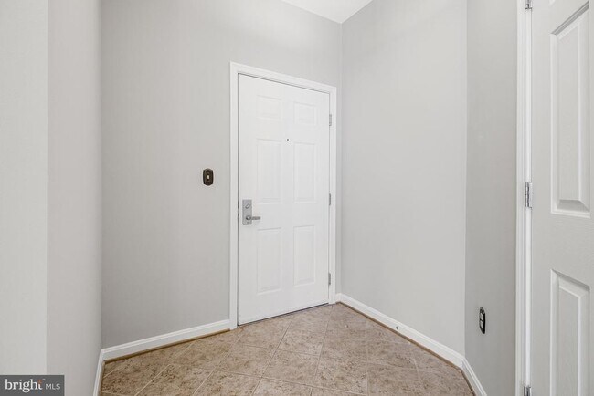 Building Photo - 801 S Greenbrier St