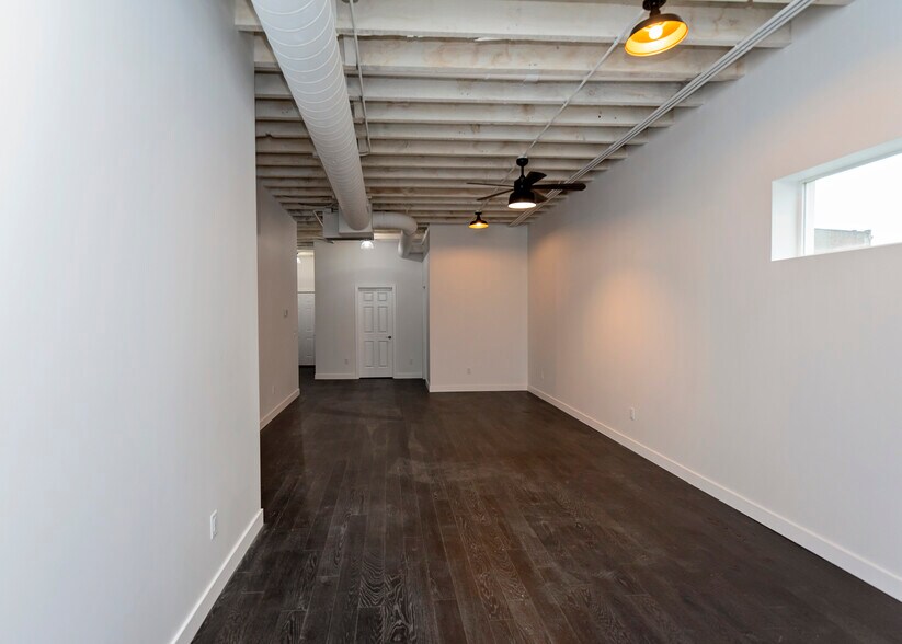 Family room - 1044 Central Ave