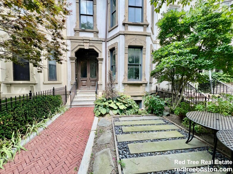 Building Photo - 1607 Tremont St