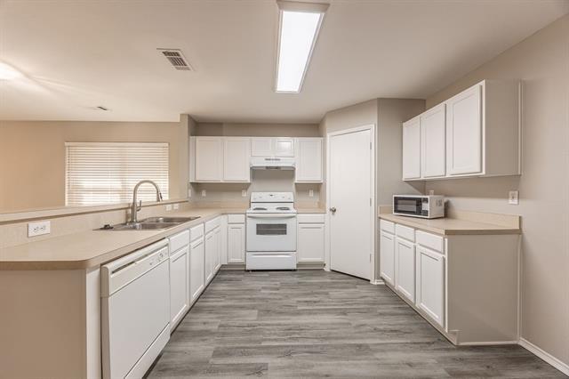 Building Photo - 2831 Grandview Dr