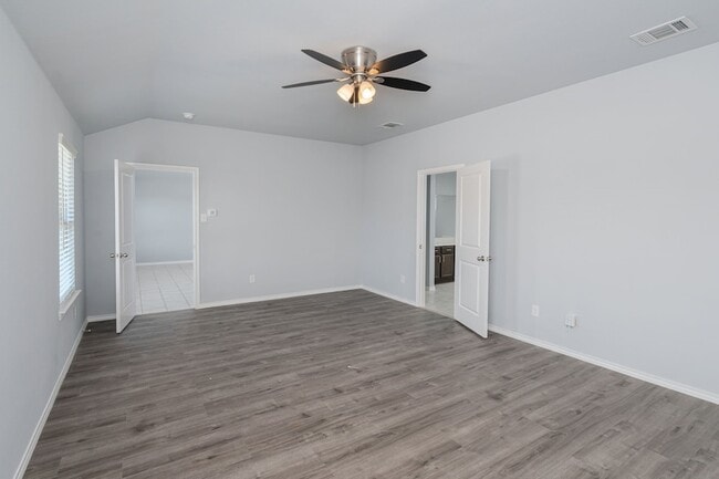 Building Photo - 811 Emerald Dr