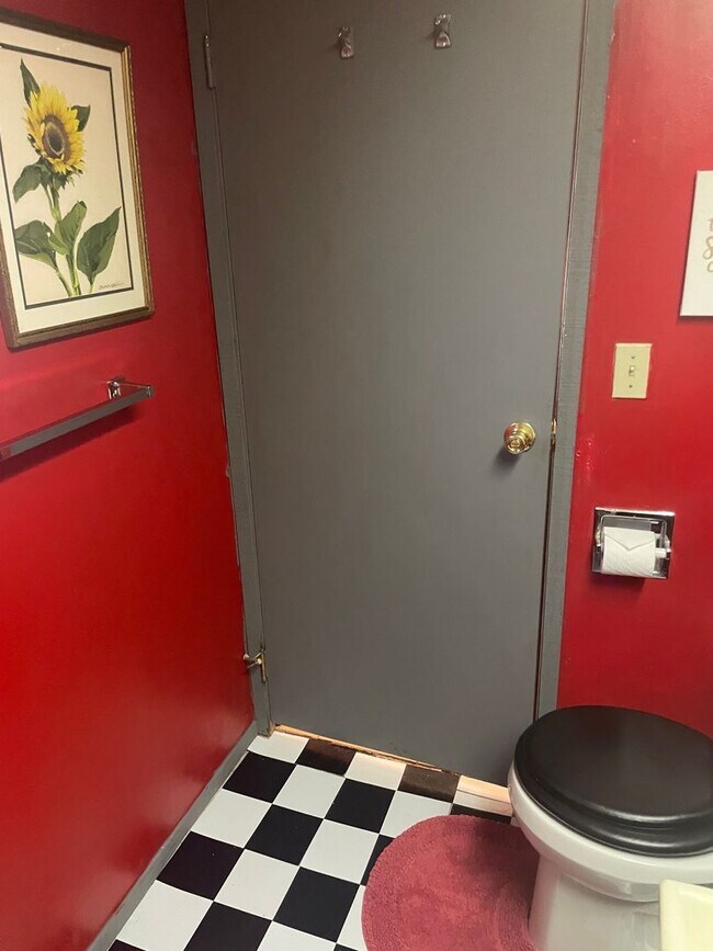 Building Photo - Lovely Home: 2BR+Bonus at Cul-De-Sac in Gr...
