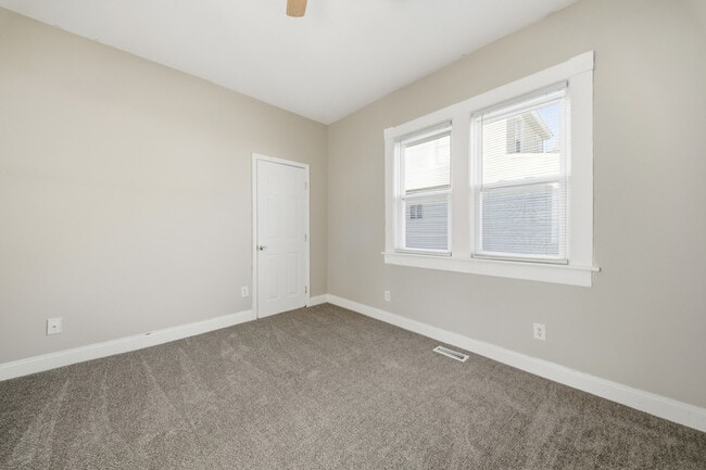 Building Photo - 146 W Seaview Ave