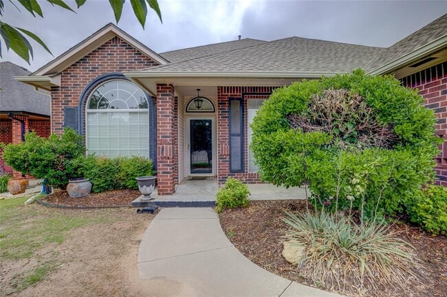 Building Photo - 913 Elm Creek Dr