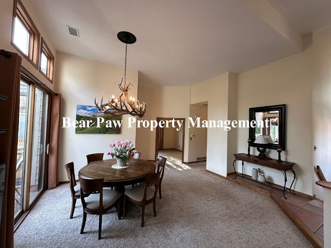 Building Photo - Beautiful Condo in Genesee!!