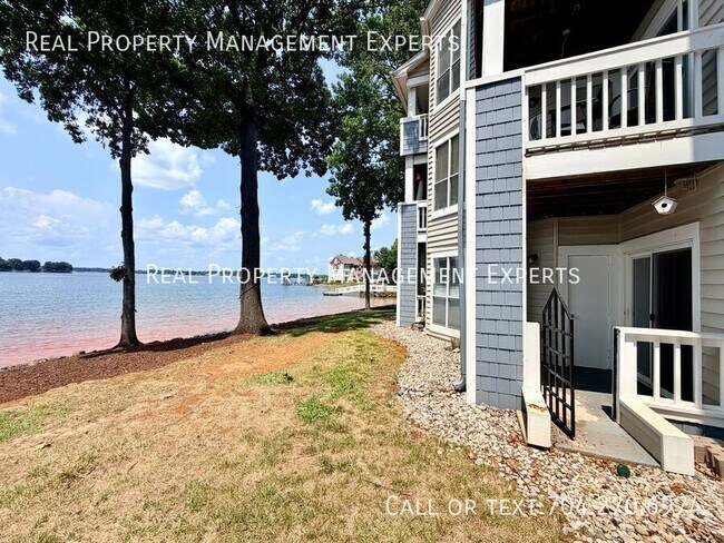 Building Photo - 913 Southwest Dr