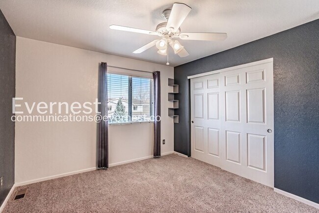 Building Photo - Spacious Home with Fenced Backyard and 2-Car Garage / 4 Bed, 3 Bath  / Voucher Accepted / Coming ...