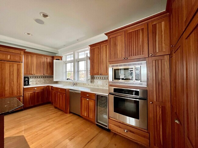 Building Photo - 4 Island Ave