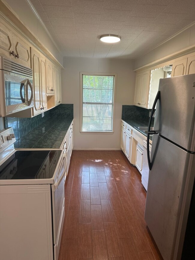Building Photo - ~ 3/2/1 For Rent in Midtown Tyler ~