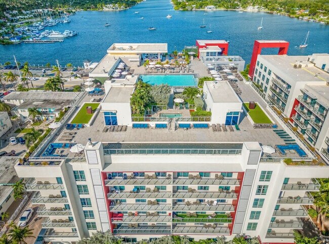 Building Photo - 101 N Ocean Dr