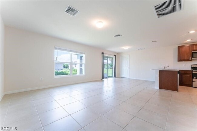 Building Photo - 8052 Sunrise Cir