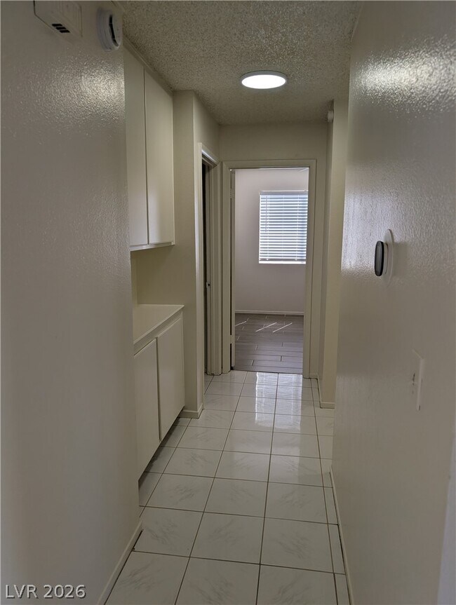 Building Photo - 4424 Honeycomb Dr