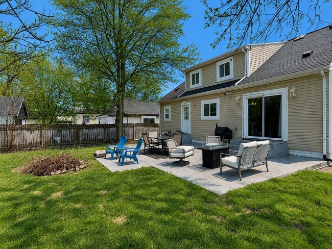 Building Photo - 3 Bed/2.5 Bath - Cape Cod Charm with Modern Comforts Throughout
