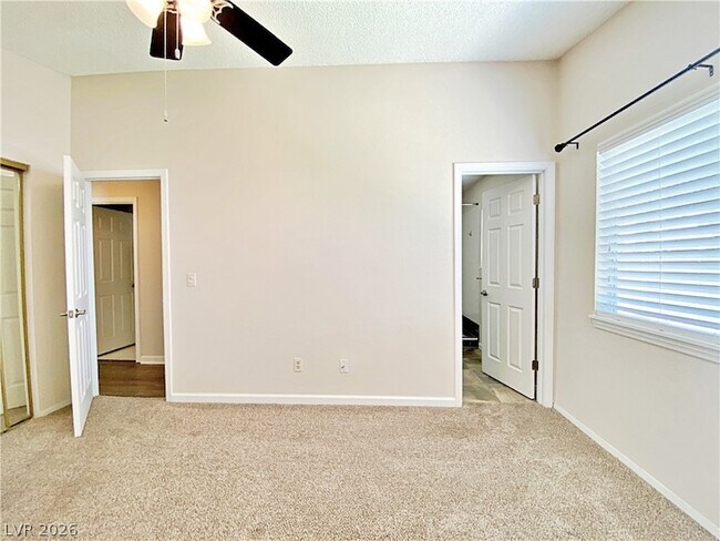 Building Photo - 704 Calahan Point Dr