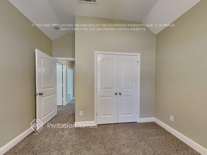 Building Photo - 5609 Paradise Dr