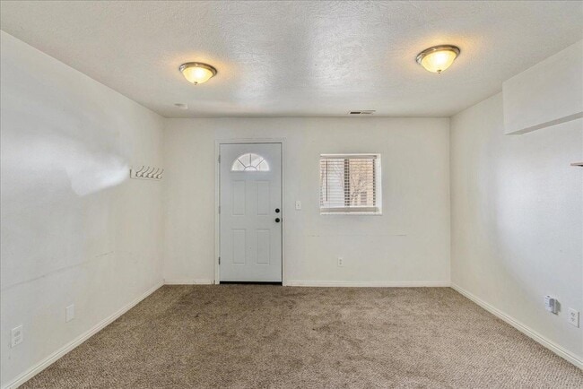 Building Photo - 630 W 200 N