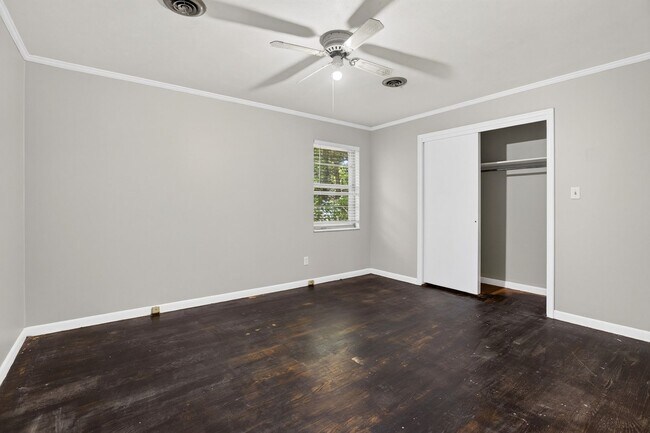 Building Photo - 3705 Crestview Pl