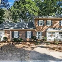 Primary Photo - 1822 Oakcrest Ct